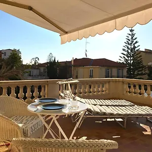 Le Louvre-terrasse-centre Ментона